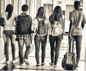 Recortada 5 Jovens Escola (1)