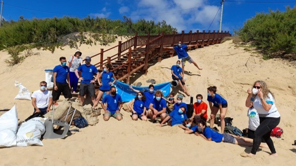 Limpeza de praia no Porto Santo recolhe 650kg de lixo que iria acabar no mar